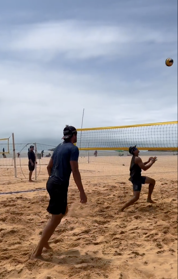 Partido de beach volley en la costa Potiguara
